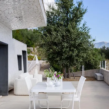Due Pini - Architectural Gem With Seaviews Pousada