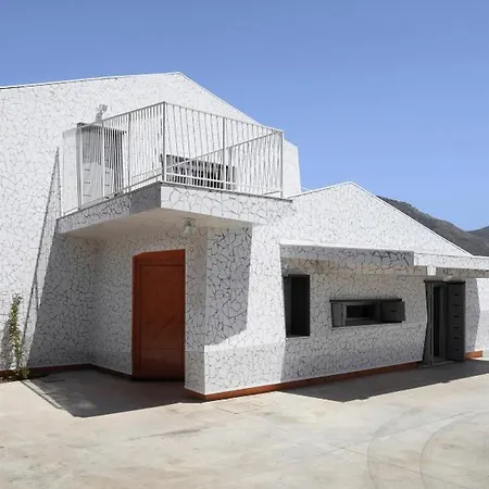 Due Pini - Architectural Gem With Seaviews Itri